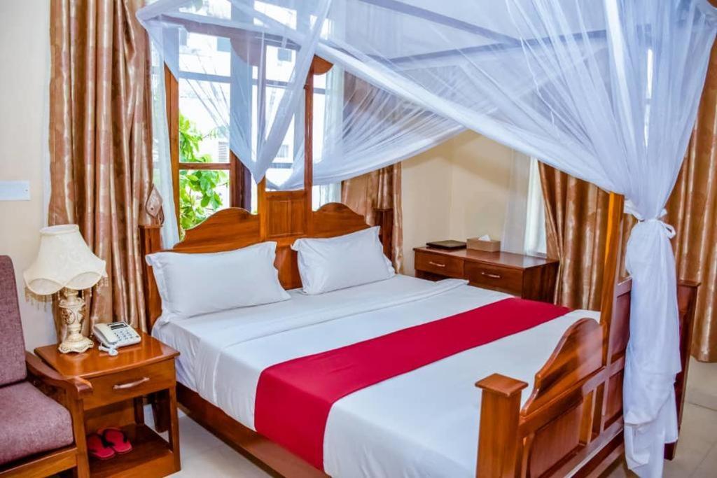 Red Sun Lodge Kokoni Ngambo Экстерьер фото